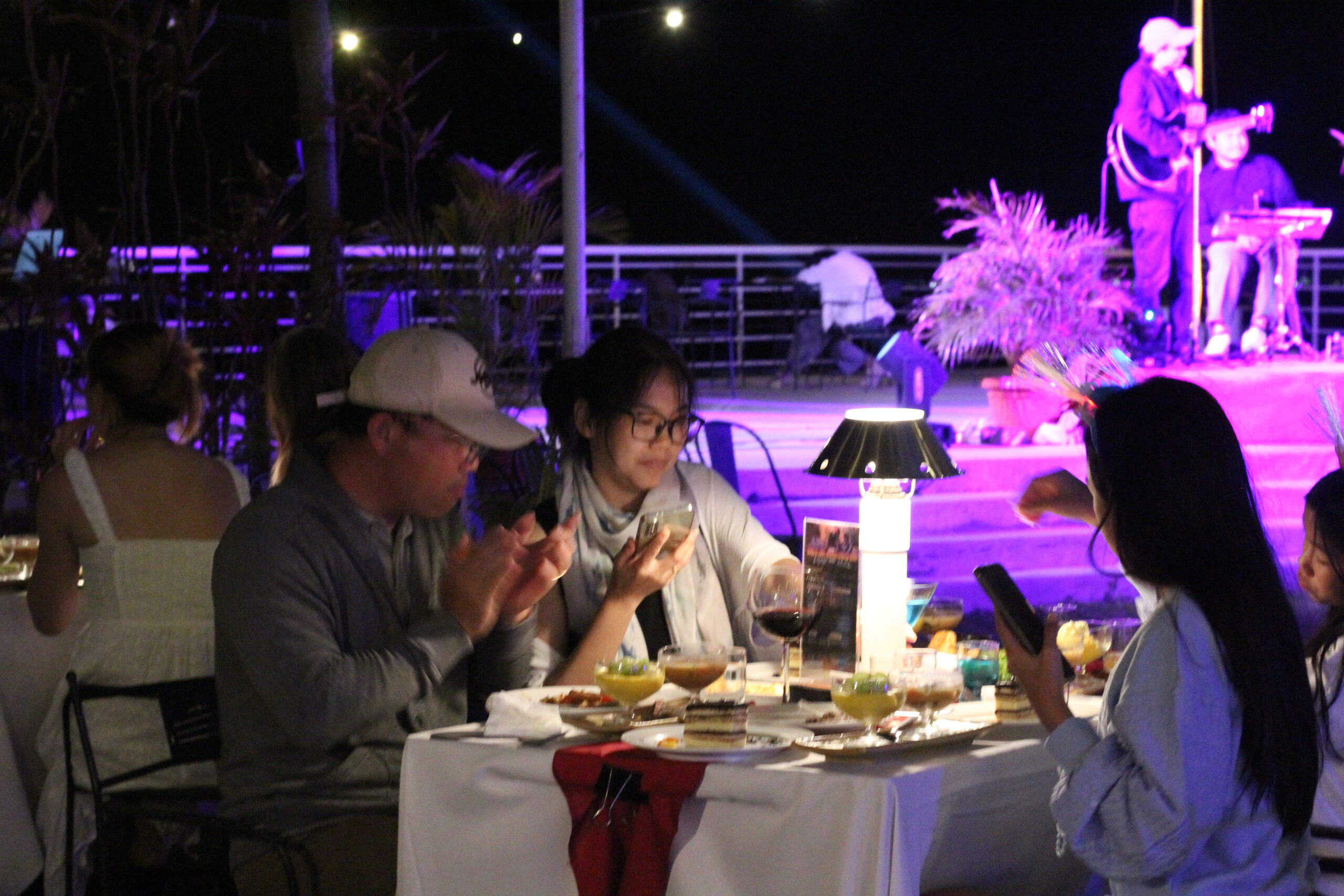 Family dinner accompanied with live music