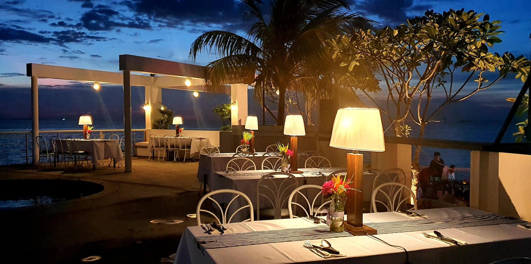 Sea-side group dinner