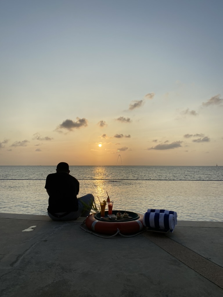 The sunset, canapes, mocktail, and me