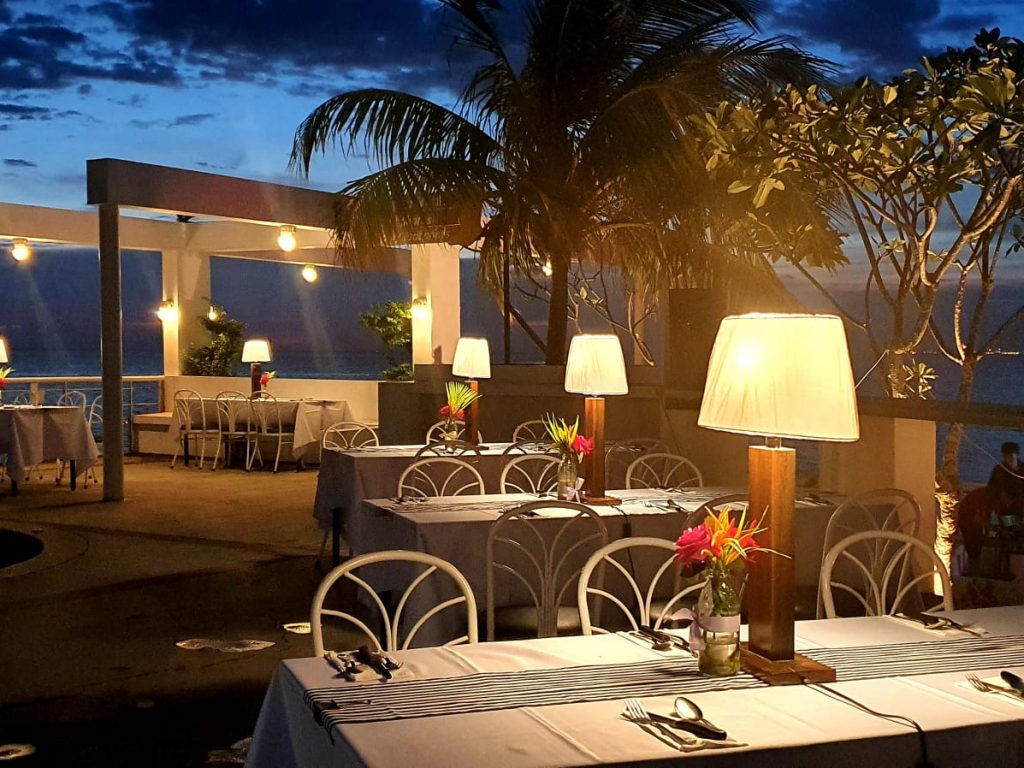 Sea-side group dinner