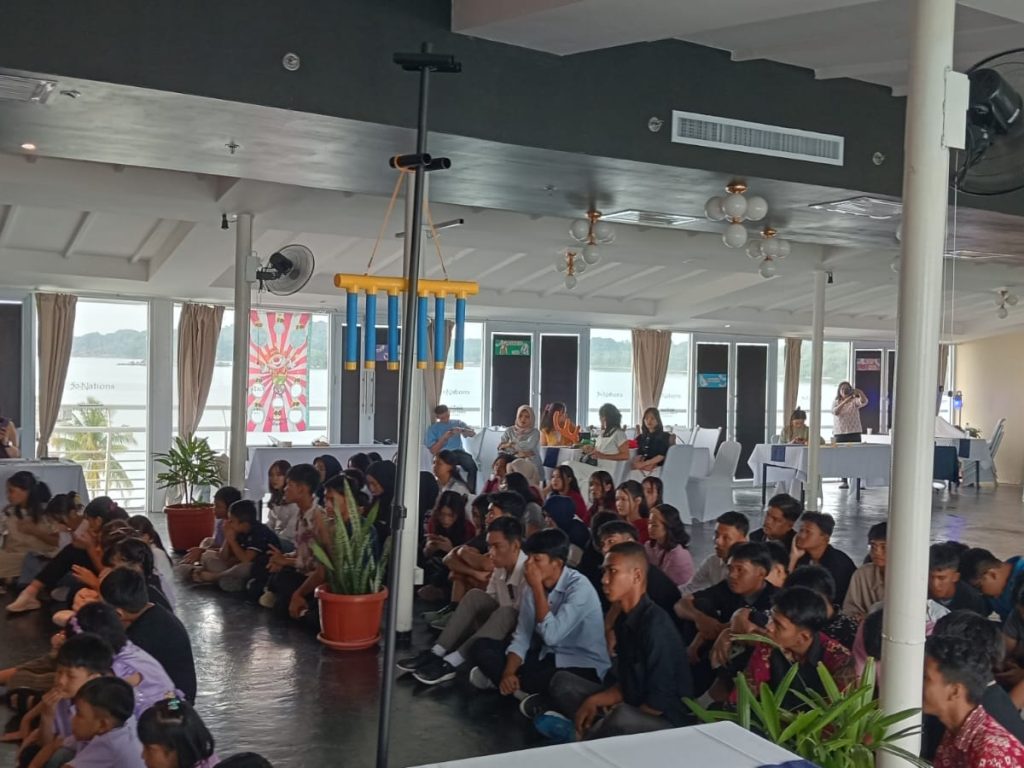 Seating on the floor still brings comfort for everyone