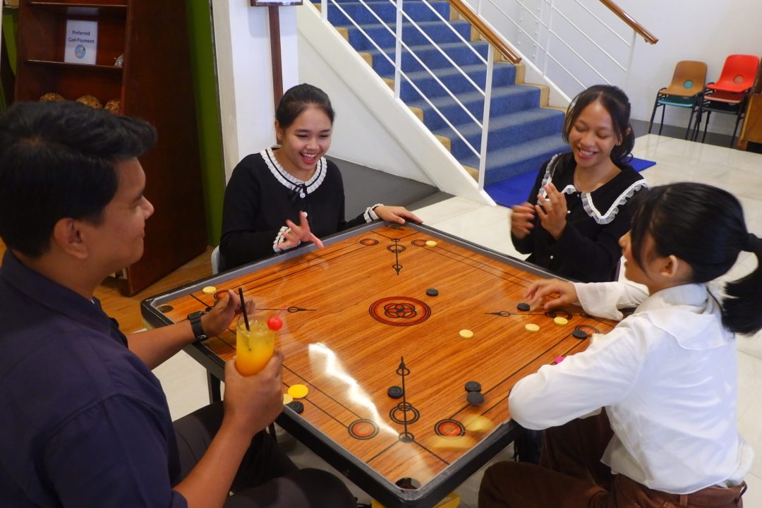 Spend a quality time with our Carrom board game